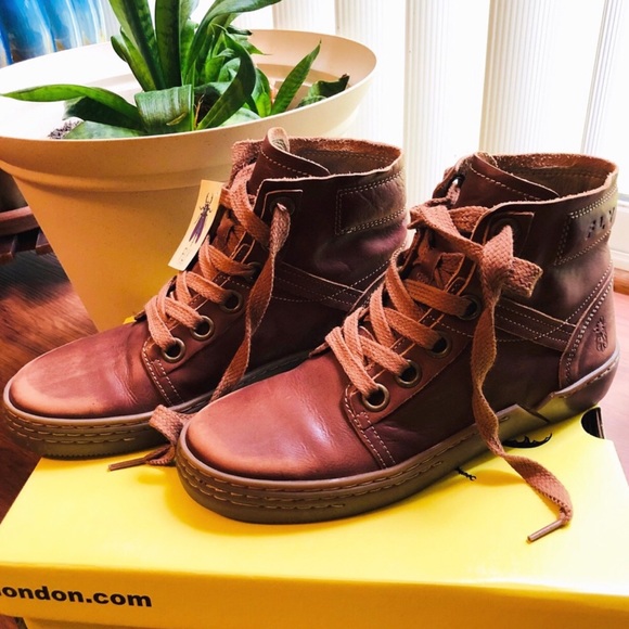 Fly London Shoes - SOLD Ⓜ️ 🙌 🎉Host Pick🎉 Fly London Boots 🥾🪰
